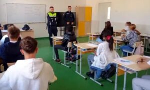 Polițiștii, la sfat cu elevii