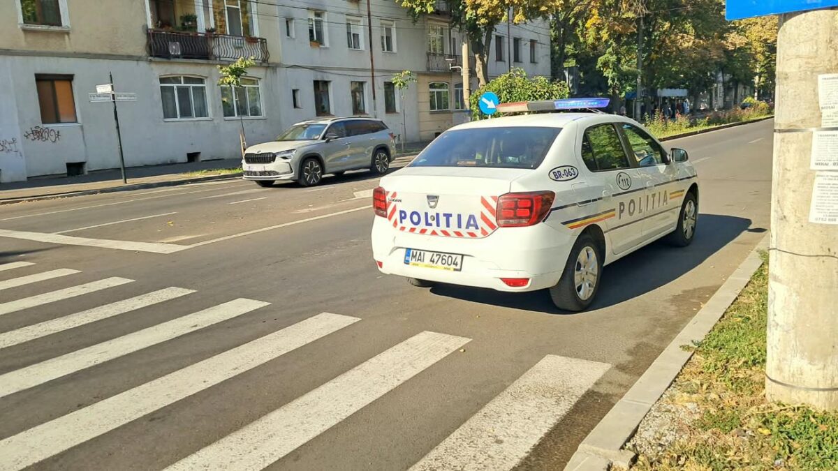 Bătrân întins pe stradă, declarat decedat. Echipajele ambulanțelor au încercat în zadar resuscitarea