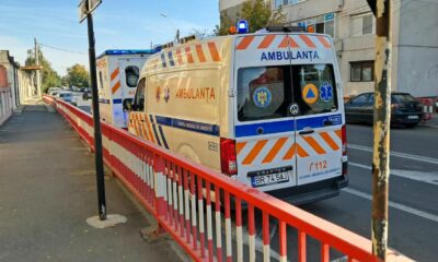 Bătrân întins pe stradă, declarat decedat. Echipajele ambulanțelor au încercat în zadar resuscitarea