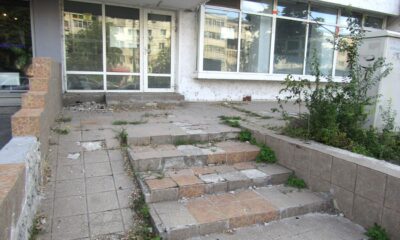 Paragină și mizerie în fața fostei casierii ”Electrica” din Viziru I