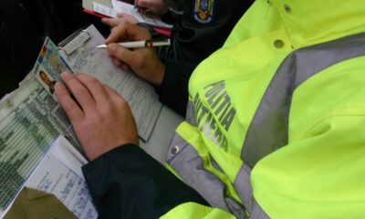 Conducea cu permisul suspendat și avea RCA și ITP expirate. A primit amenzi, dar are acum și dosar penal