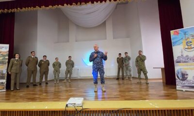 Marina Militară și viitorul tinerilor. Militarii brăileni, întâlnire cu elevii din Ianca