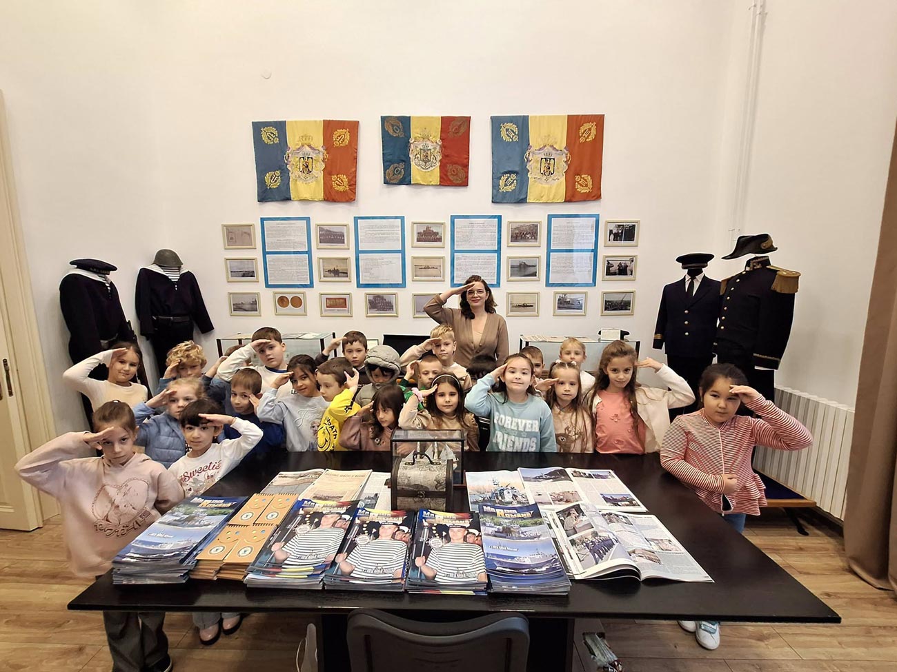 Călătorie fascinantă în lumea marinarilor militari, a tradițiilor și a poveștilor despre viața în uniformă