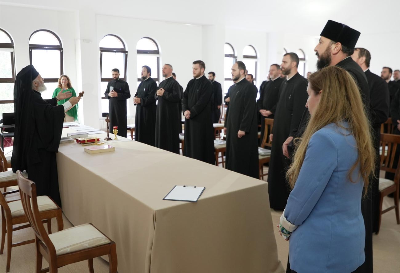 Dependența de droguri, alcool și jocuri de noroc, în atenția Bisericii. Preoții învață cum să-i ajute pe cei căzuți în patima dependențelor