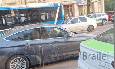 O femeie a căzut în autobuz. Ambulanța și echipaje de poliție, prezente la fața locului