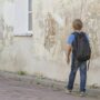 Bani pentru combaterea abandonului școlar