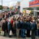 Îmbulzeală la inaugurarea unui magazin alimentar