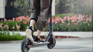 Trotinetele electrice: Curs obligatoriu de legislație rutieră. Proiectul a trecut de Senat