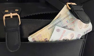 Un bătrân de 74 de ani a rămas fara borsetă și 2.000 de lei într-un centru comercial