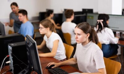 Manualele pentru clasa a IX-a, disponibile online după mai bine de o lună de școală