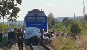 Mașină lovita de tren în Galați. 4 morți, printre care și un copil de 7 ani