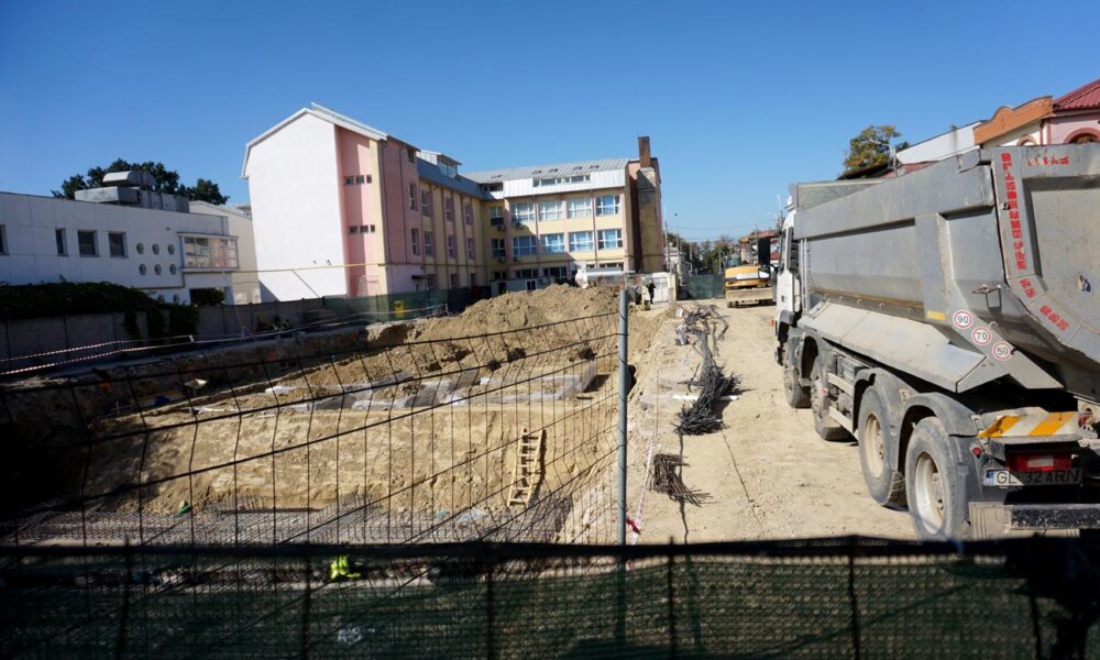 Praf în exces pe șantierul noului corp de clădire al Liceului de Arte