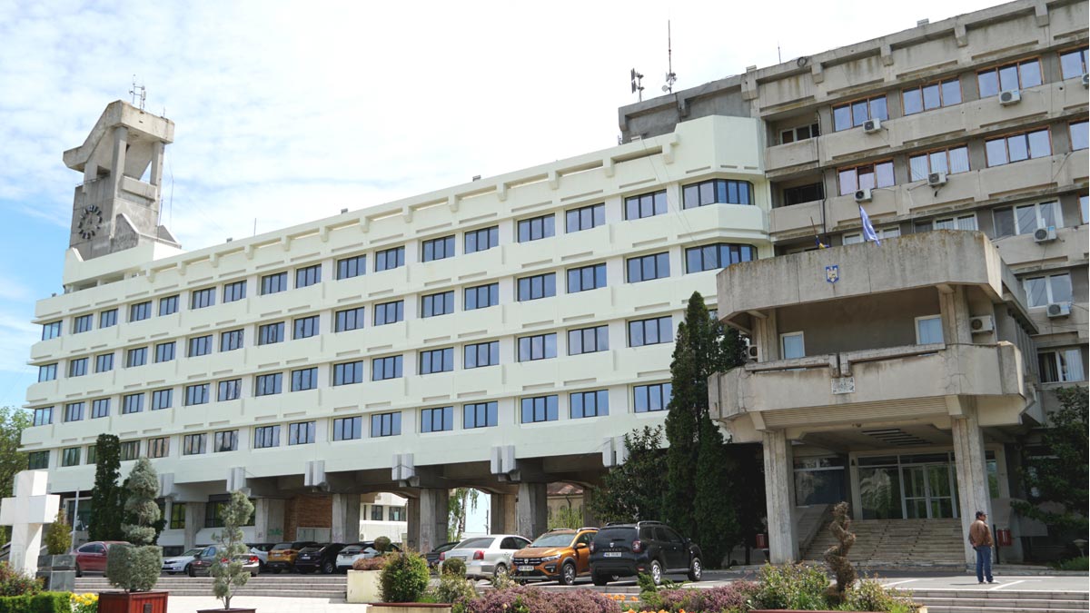 Renovarea Palatului Administrativ. Punct și de la capăt