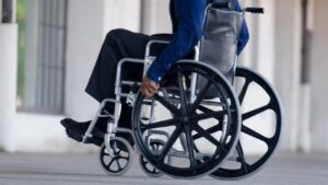Scutece pentru adulți compensate cu 80%