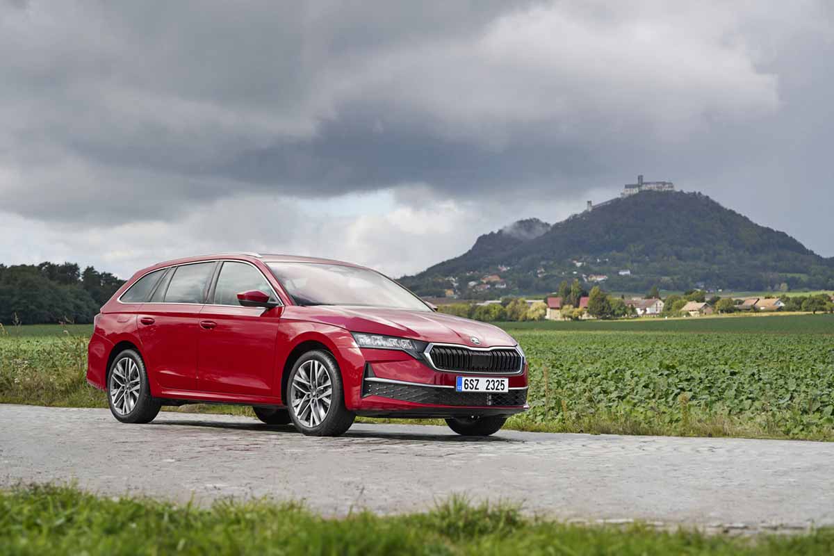 Škoda Octavia primește pentru prima dată un sistem full-hybrid. Nivelurile de echipare și datele tehnice