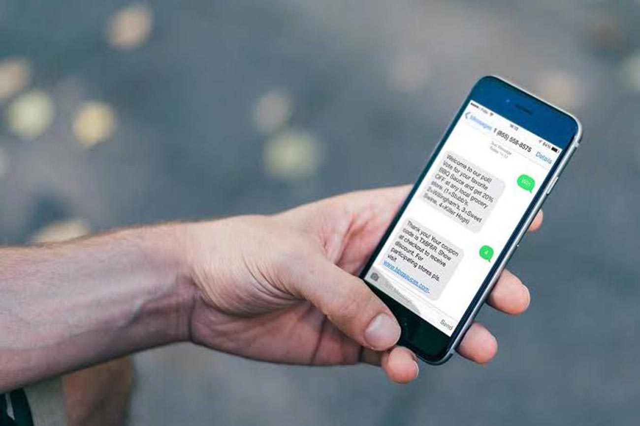 Românii ar putea primi SMS înainte să le expire permisul, buletinul sau alte acte. Cu cât timp înainte vor fi anunțați
